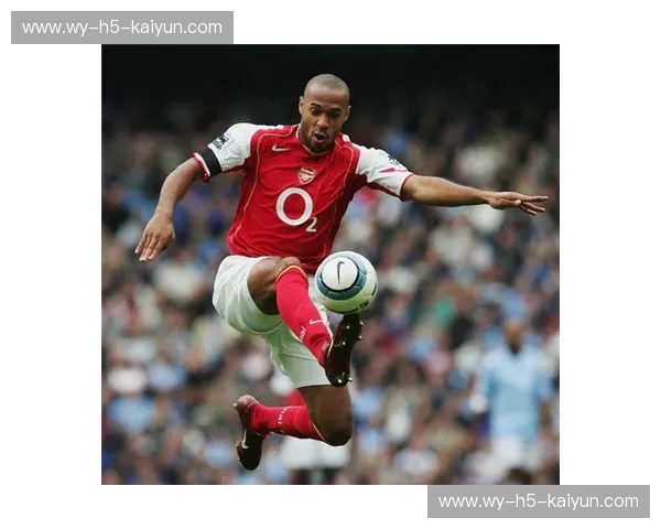 黄金时代的碰撞：班尼云度与希拉尔的绿茵博弈，谁才是沙漠之王？